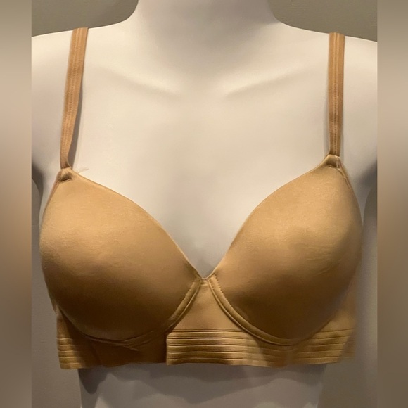 🍁$5🍁Hanes Seamless Tan Light Padded Non Wire Bra Medium EUC - Picture 1 of 3